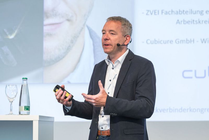 16. Anwenderkongress Steckverbinder: Der erste Steckverbinder-Tag am 5. Juli 2022 fokussierte neue Technologien und Trends wie den intelligenten Steckverbinder und KI in der Qualitätskontrolle, die additive Serienfertigung von Steckverbinder, DC-Verbindungstechnik, modulare Steckverbinder sowie messtechnische Verfahren. (Bild: Elektronikpraxis)