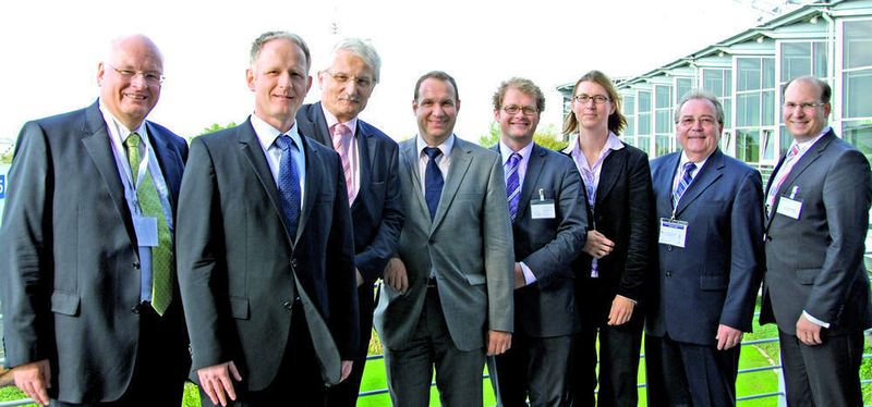 Die Macher des zweiten Biomanufacturing Symposiums: (v.l.n.r) Dr. Klaus-B. Schoepe, Rentschler Biotechnologie; Dr. Felix Oehme, Bayer Health Care; Dr. Hermann Allgaier, Merckle Biotec; Dr. Timo May, Richter-Helm Biologics; Dr. Philipp Göpel, Richter-Helm BioTec; Dr. Katrin Buss, BfArM; Prof. Rolf G. Werner, Boehringer Ingelheim; Dr. Jan Farfsing, Capgemini Consulting. (Archiv: Vogel Business Media)