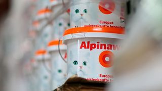 Alpina ist die bekannteste Farbenmarke in Deutschland und Marktführer im DIY-Bereich. Künftig wird sie von einem neuen Distributionszentrum aus an die Heimwerker gebracht. (DAW)