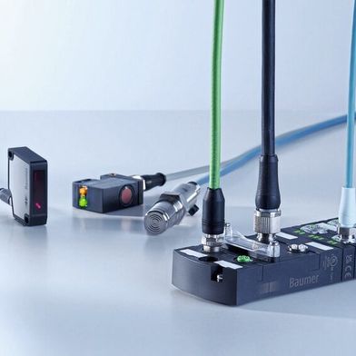 The complete IO-Link package makes the difference. When the interaction of sensors, powerful masters, and a manufacturer-independent configuration tool is seamless, significantly enhanced machine performance is possible. (Image:Baumer)