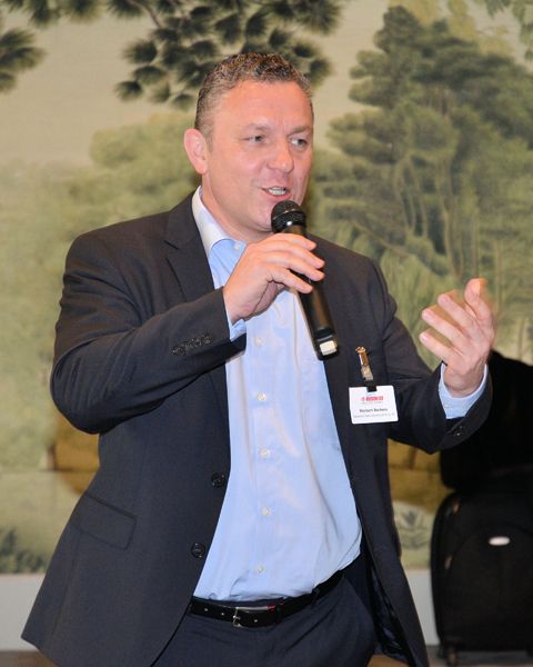 Die Frage „What´s behind the Wall?“ beantwortete Herbert Bockers, CEO von Dimension Data, in seinem Impuls-Statement. (Bild: IT-BUSINESS)