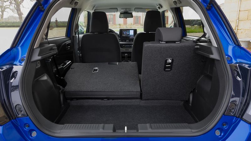 Der Kofferraum ist klassentypisch klein. (Bild: Suzuki)