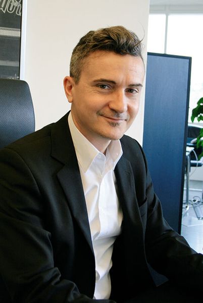 «Mit Industrie 4.0 wird die Robotik auf eine gewisse Art populärer. Dies eröffnet langfristig neue Möglichkeiten für die Robotik.» Francesco Bocale, CEO KUKA Roboter Schweiz AG (Bild: KUKA)