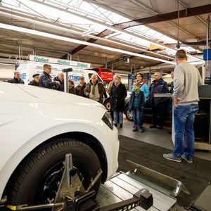 ... die vor allem Service-, Unfallreparatur- und Lackierarbeiten ausführte.(Bild: Scheider)