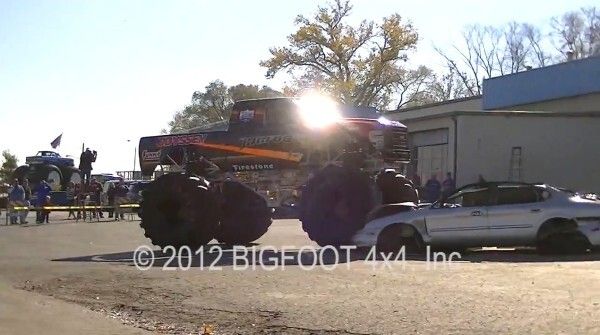 Der Bigfoot 20: der weltweit erste Monstertruck mit Elektroantrieb macht mit über 260 kW und 1100 Nm Autos umweltschonend platt (Bild: Bigfoot 4x4 Inc.)