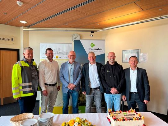 Das Team von Maincubes (von links): Frank Riede (Senior-Projektleiter), Joachim Bohn (Energy Management Experte), Sven Krause (Projektmanager), Oliver Menzel (Gründer und Geschäftsführer), Gregor Gehrke (VP Construction), Thomas Wacker (Chief Development Officer).(Bild:  Paula Breukel)