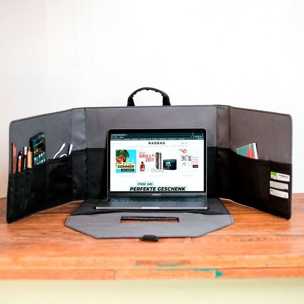 Keinen festen Arbeitsplatz mehr? Mit dem Minibüro in der Tasche von Radbag kein Problem. Kostenpunkt: 69,95 Euro. (Radbag)