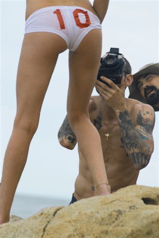 ...steckt jede Menge harte Arbeit.  (Foto: Backstage Pirelli Kalender 2010, Constantino Ruspoli)