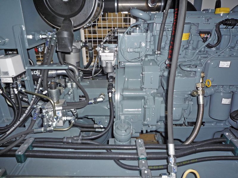 Allgemein sollen Kabelschutzsysteme langfristig elektrische Kabel und Leitungen gegen mechanische Einflüsse wie z.B. Abrieb, Druck-, Biege- und Schlagbeanspruchung schützen, elektrische Systeme gegen ein Eindringen von Wasser oder anderer Flüssigkeiten abdichten, sowie Witterungseinflüsse, UV-Strahlung, chemische Belastungen und Nagetiere abhalten. (Bild: Heinz Seedorf)