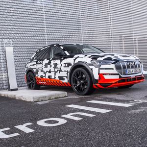 Premiere in Genf: So sieht der Prototyp des Audi E-tron aus.
