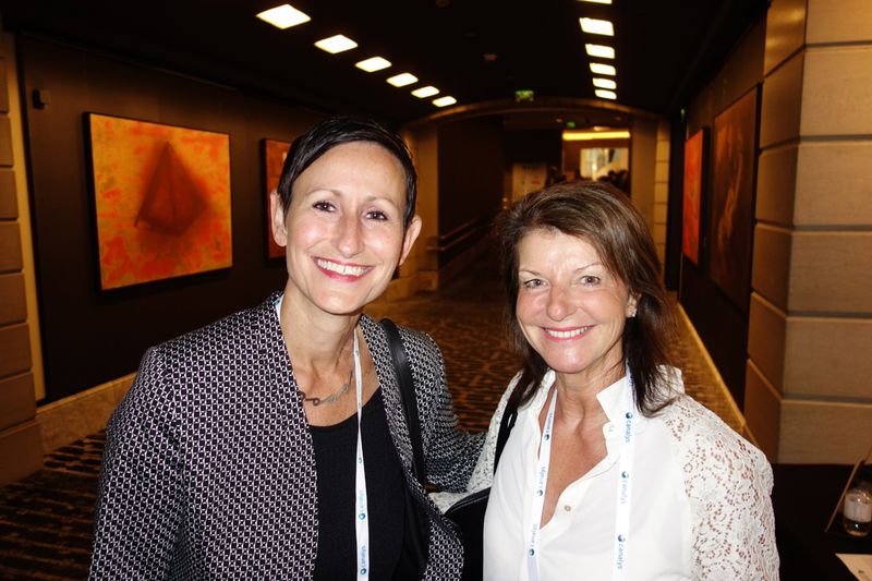 (l.) Karin Hernik und Gill Cheesewright, APC by Schneider Electric (Bild: IT-BUSINESS)