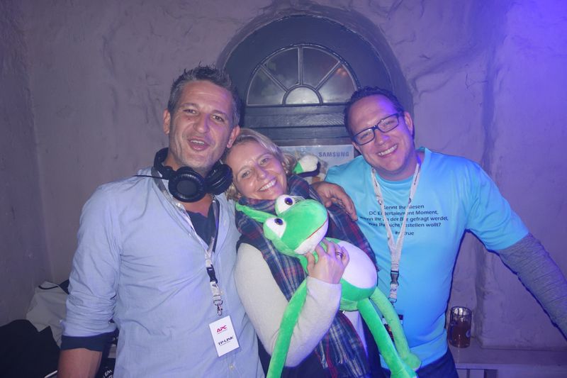 Stephanie Steen, IT-BUSINESS mit den DJ's des Abends (l.) Dieter Rahe und Stefan Knerrich, APC ()