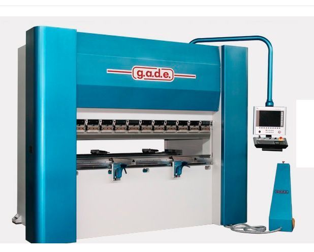 Presse-plieuse du fabricant italien g.a.d.e. (g.a.d.e.)