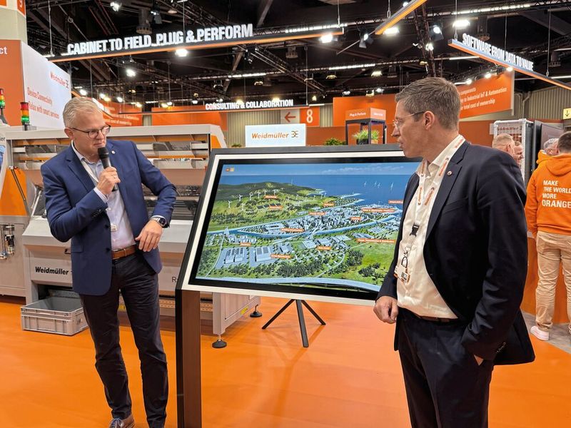 Weidmüller auf der SPS: Zwei Geschäftsführer führen durch den Stand. (Bild: MC/VCG)