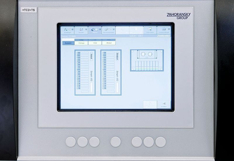 Bild 4: Zur Bedienung und Anlagenparametrierung kommt der  Industrie-PC XP700 zum Einsatz.  (Bild: Eaton)