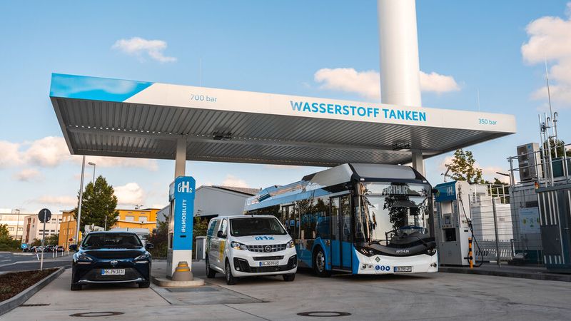 Die Vorstände führender Energie-, Automobil- und Technologieunternehmen sehen in der Wasserstoffmobilität einen wichtigen Faktor für die Klimaziele und Wettbewerbsfähigkeit Europas.(Bild:  H2 Mobility)