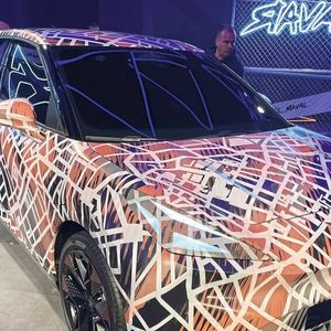 Schon auf der IAA 2025 in München hatte der Raval die Aufmerksamkeit in seiner Stadtkarten-Camouflage angezogen.(Bild:  Grimm – VCG)