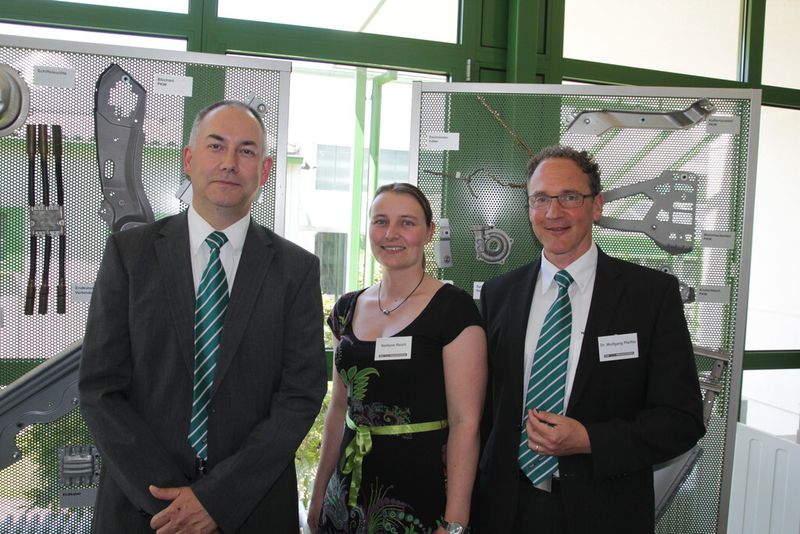 Die Führungsspitze von Tox mit Geschäftsführer Dr. Hinrich Dohrmann, Gesellschafterin Stefanie Reich und Geschäftsführer Dr. Wolfgang Pfeiffer (v. li.) sieht im Clinchen noch viel Potenzial. (Bild: Kroh)