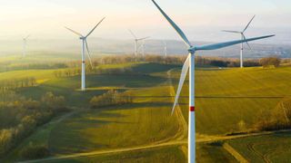 Mehr Kompetenz für die Planung komplexer Windenergieprojekte: TÜV Rheinland übernimmt anemos-jacob. (Bild: Shutterstock/TÜV Rheinland)