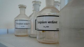 Durch Anpassungen seines Herstellungsverfahrens und der Produktionsbedingungen konnte Profagus die ersten Mengen an natürlicher Essigsäure produzieren. (Bild: frei lizenziert)