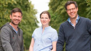 René Bernhardt, Produktentwicklung bei Packwise, Gesche Weger, Geschäftsführerin von Packwise und Felix Weger, Produktmanagement bei Packwise (v.l.). (Ronald Bonss)