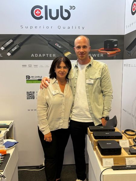 Maria und Chris Ossenberg (Club 3D) rocken die Messe wieder als Mutter-Sohn-Gespann. (Bild: Vogel IT-Medien GmbH)