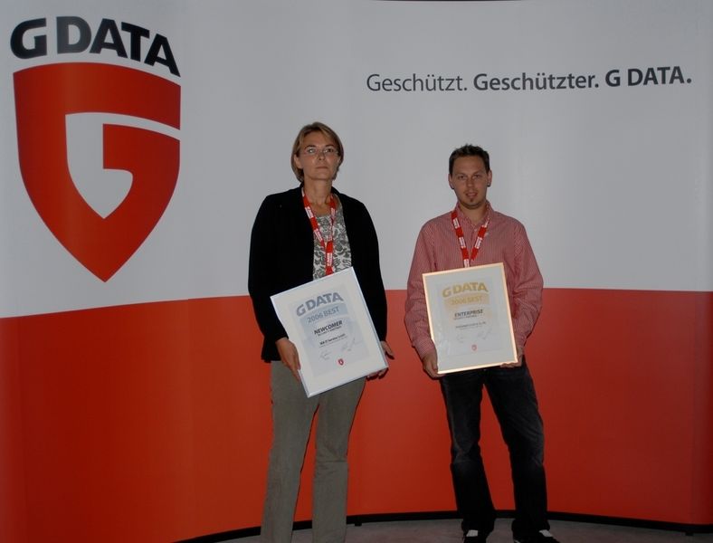 Die beiden Systemhäuser IKN IT-Service und Net Comet wurden als »Bester Newcomer« beziehungsweise »Bester Enterprise Partner« geehrt. (Archiv: Vogel Business Media)