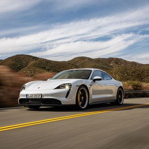 Bereits erhältlich ist der Porsche Taycan.(Bild:  Porsche)