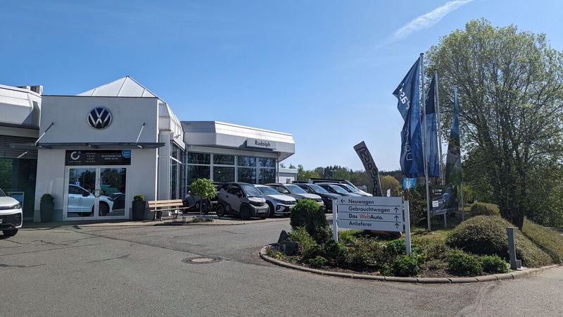 Die Kunden des Autohauses Rudolph kommen nicht nur aus der Region, sondern aus ganz Deutschland: Das Familienunternehmen ist stark im Auto-Abo-Geschäft. (Bild: Simon – VCG)