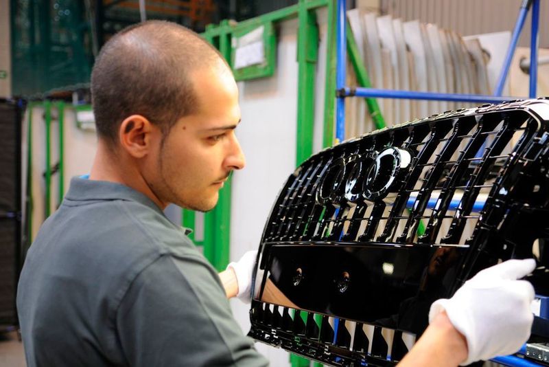 Die Bolta Werke aus Leinburg/Diepersdorf bei Nürnberg fertigt oberflächenveredelte Komponenten wie Kühlerschutzgitter, Unterfahrschutz und Zierleisten. „Lean und Green“ steht am Standort im Mittelpunkt: ... (Bolta)