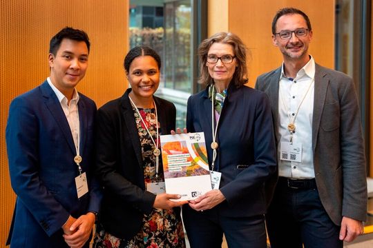 Von Links Nach Rechts: Dr. Dinh du Tran, Angee Fehling (Beide Dechema), Anja Paumen, Dr. Lorenzo Cremonese (Beide Ptx-LaB Lausitz) Stellen Die ERGEBNISSE DER STUDIE VO. (Bild: Dechema)