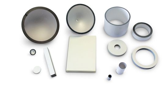 Piezokeramiken können in einer Vielzahl von Formen hergestellt werden, darunter Scheiben, Platten, Kuppeln und Zylindern, je nach spezifischer medizinischer Anwendung. (Bild:  Ceramtec)