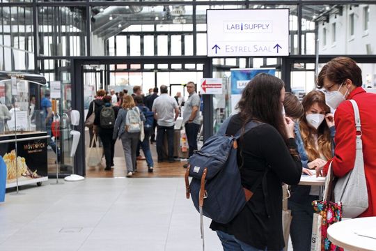 Eingangsbereich der LAB-SUPPLY Berlin 2022 Eingangsbereich der LAB-SUPPLY Berlin 2022