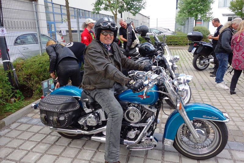 Knut Jannasch machte es sich einstweilen auf seiner HD Heritage Softail bequem. (Vogel IT-Medien GmbH)