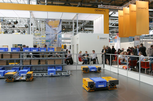 Multishuttle am Dematic-Stand. (Archiv: Vogel Business Media)