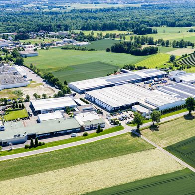 Standort im Donauried: Munk Group mit den Werken 1 und 2 .  (Bild: Tobias Atzkern/Munk Group)