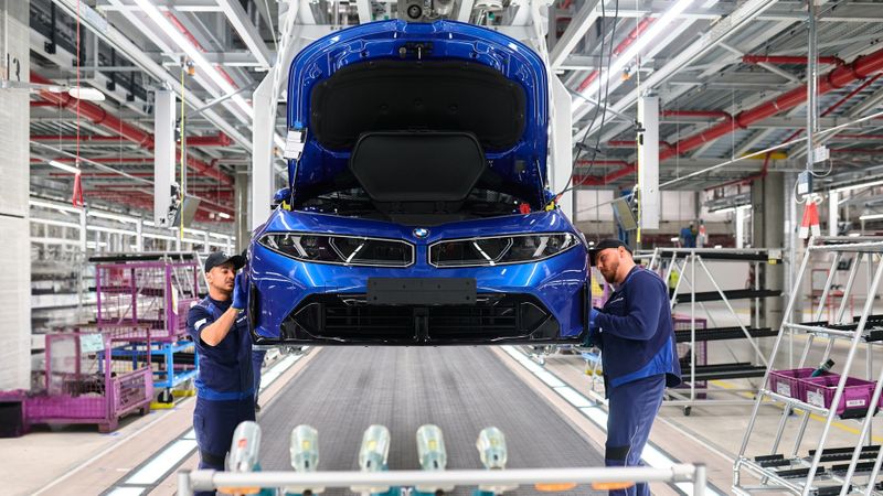 Seit Anfang August bauen die Beschäftigten bei BMW in München den vollelektrischen i3.(Bild:  BMW)