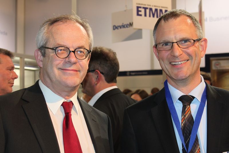 Am Dienstagabend wurde bei der Vogel Business Media am Messe-Stand in Halle 9 traditionell auf eine erfolgreiche Hannover Messe 2014 angestoßen. Gute Gespräche und Live-Musik von der Band „Famos“ sorgten bei den zahlreichen Standpartygästen für eine ausgelassene Stimmung. (Siegl/Vogel Business Media)