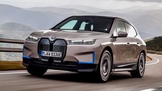 Im Sommer will BMW mit der Serienproduktion des iX beginnen. (BMW)