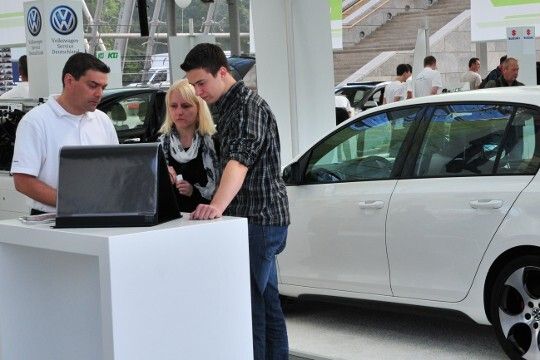 Nicht nur schauen, sondern auch mit Experten und Azubis ins Gespräch kommen, lautet eine Devise der Sonderschau. (Foto: Büttner)