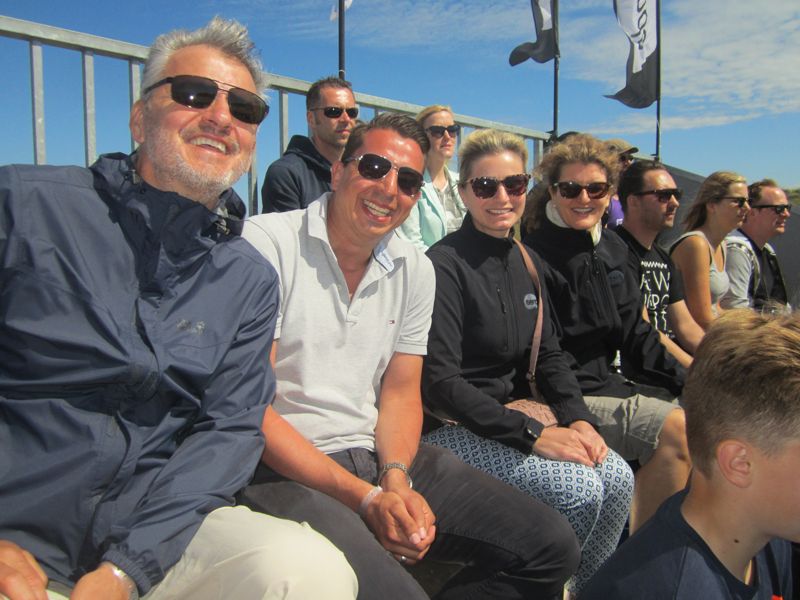 Alle sind gespannt, wer gewinnen wird. Wir drücken natürlich Deutschland die Daumen (IT-BUSINESS)