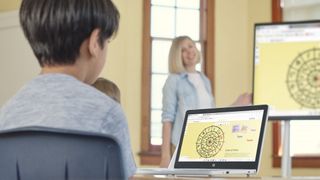 Das Surface Laptop SE von Microsoft kommt im Dezember auf den deutschen Markt. Das  11,6-Zoll-Notebook ist für die unteren Klassenstufen im Bildungssektor bestimmt. (Bild: Microsoft)