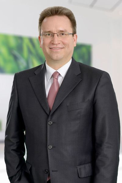 Thomas Owsianski soll im Laufe des vierten Quartals 2018 die Position des Präsidenten von Audi China als Nachfolger von Joachim Wedler übernehmen und bereits ab dem 1. August 2018 das Top-Management von Audi China verstärken. Der 51-jährige Manager war zuletzt Vertriebsvorstand bei Volkswagen do Brasil Ltda. und als First Executive Vice President Verantwortlicher der Marke Volkswagen für die Region Südamerika.  (Audi)