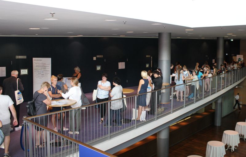 Impressionen der Lab-Supply Dresden vom 28. August 2019  Im Internationalen Congress Center des Maritim Hotels Dresden fanden sich zahlreiche Besucher ein, um mit den Ausstellern von Labortechnik und Verbrauchsmaterial ins Gespräch zu kommen. Impressionen vom Messetag sowie einige Besucherstimmen finden Sie in dieser Bildergalerie. Die nächste Lab-Supply ist am 25. September 2019 in Münster. Weitere Infos zu den kommenden Lab-Supply-Messen finden Sie auf www.lab-supply.info.   Lese-Empfehlung: Nachbericht zum erfolgreichen Auftakt der Lab-Supply in Wien. (Bild: LABORPRAXIS, C. Lüttmann)