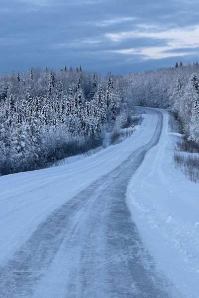 800 Kilometer sind es von hier aus bis Deadhorse an der Prudhoe Bay – im Sommer eine Herausforderung, im Winter ein Wagnis. (Bild: Benjamin Bessinger/SP-X)