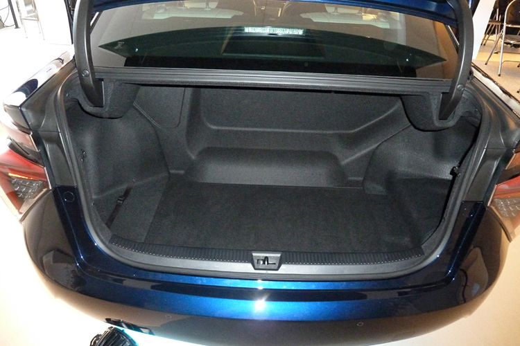 ... konnte der Hersteller das Kofferraumvolumen von rund 450 Litern vollständig erhalten. (Foto: Wolfgang Pester)