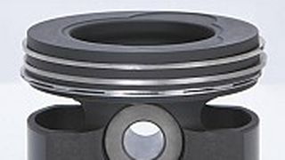 Die flache Bauform des Mahle-Stahlkolbens sorgt für geringere Reibung. (Foto: Mahle)