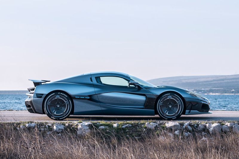 Die Linienführung ist nicht so extrem, wie bei manchem Supersportler. Sie erinnert ein wenig an das Design von Ferrari. (Hasselblad/Rimac)