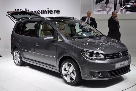 Unter anderem den überarbeiteten VW Touran... (Archiv: Vogel Business Media)