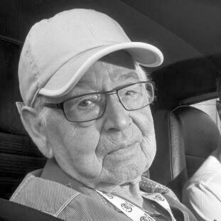 Der Designer Erhard Schnell 2018 bei der 50-Jahr-Feier des Opel GT auf dem Hockenheimring.(Bild:  Opel Automobile GmbH)